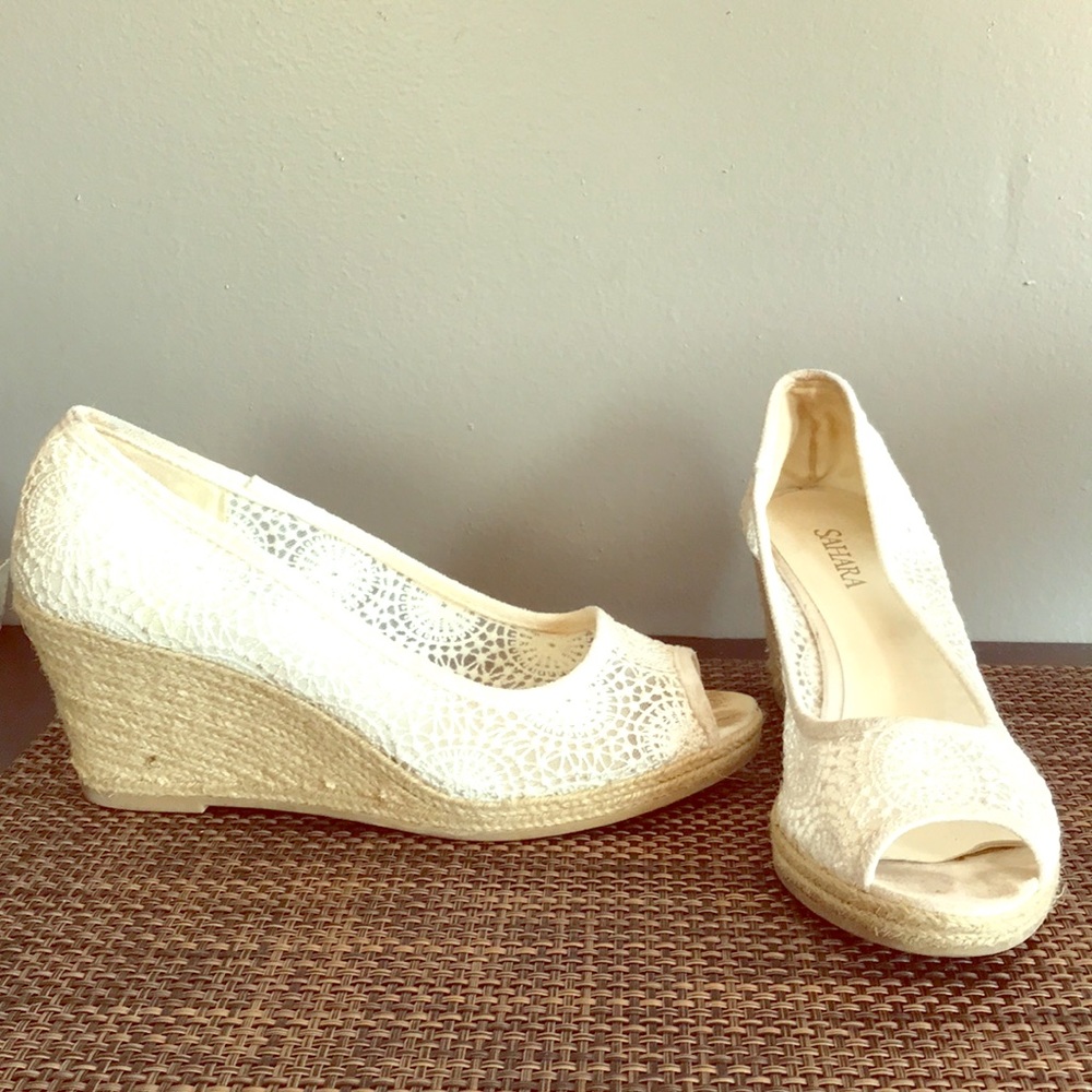 White cloth Wedge